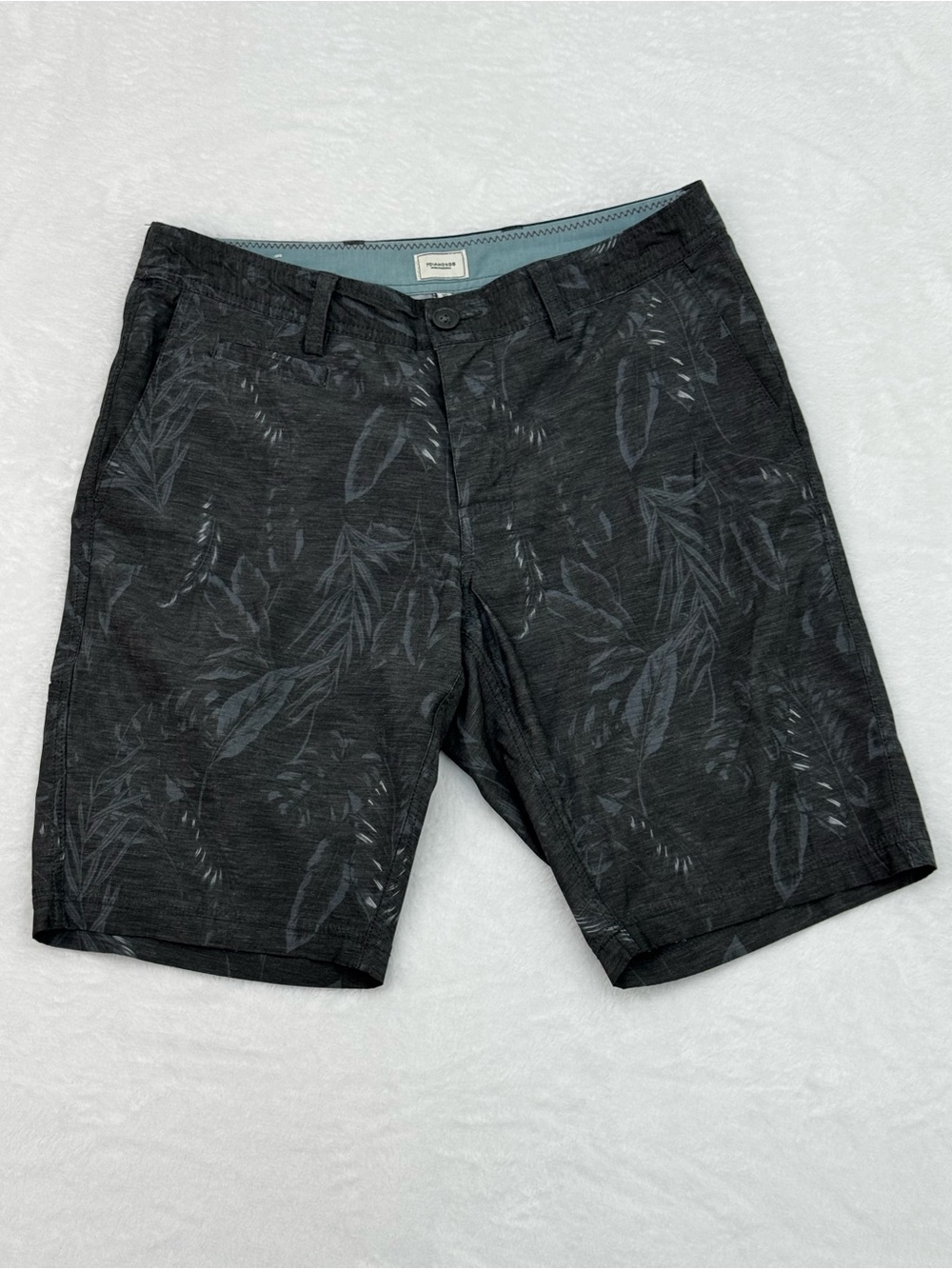 7 Diamonds Men's 30 Velocity Hybrid Shorts Dark Grey Leaves Floral